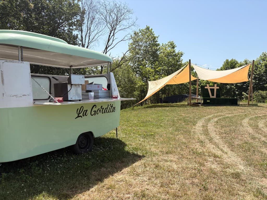 Ambiente de eventos en Cowtainers 4